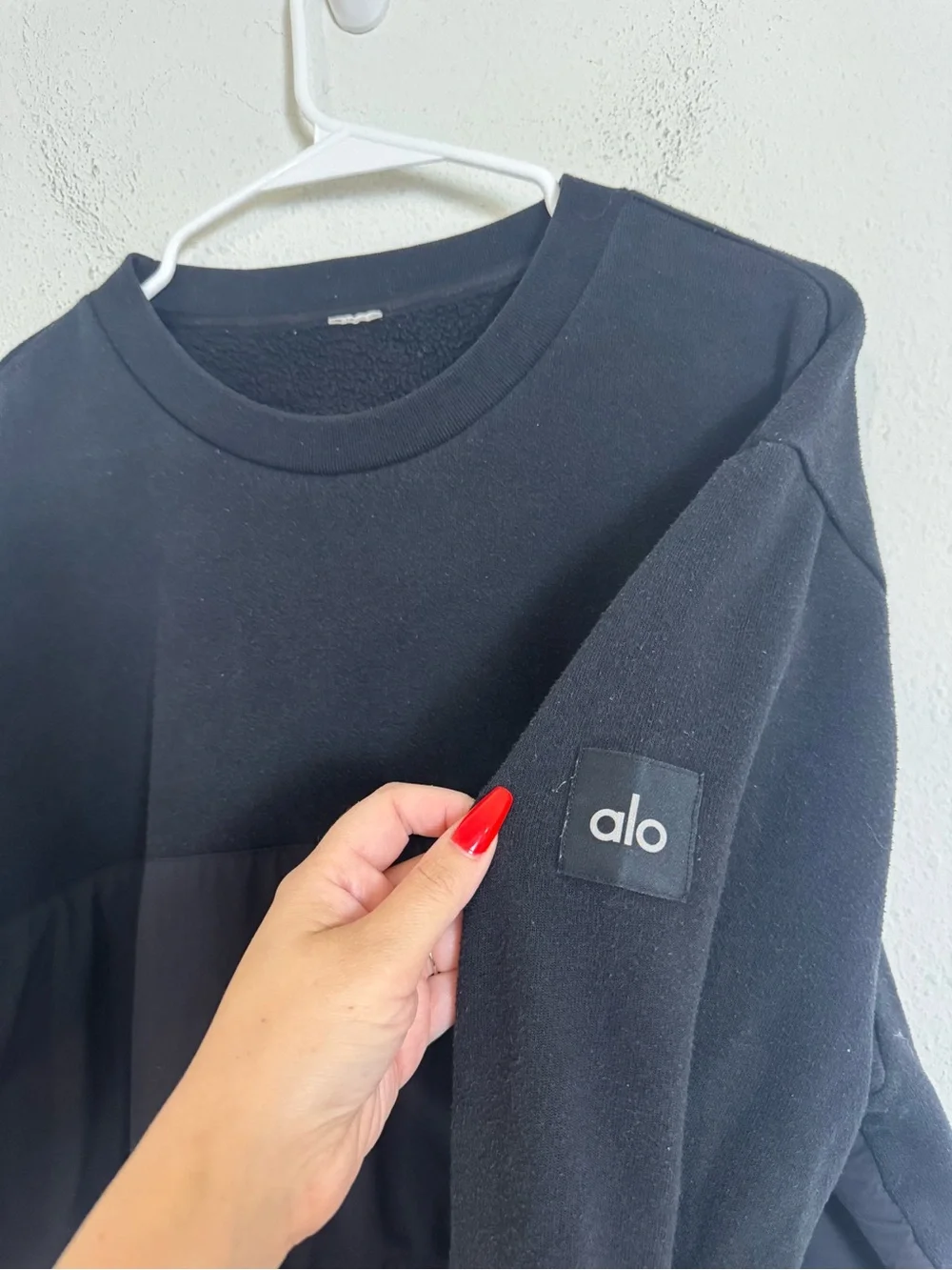 Alo Yoga traverse mixed media black pullover crewneck sweater